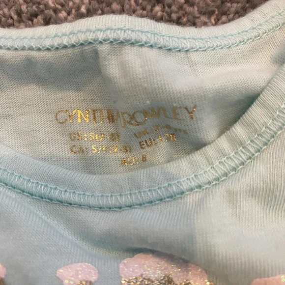 Bundle up long sleeve shirt so cute like new - Picture 2 of 2